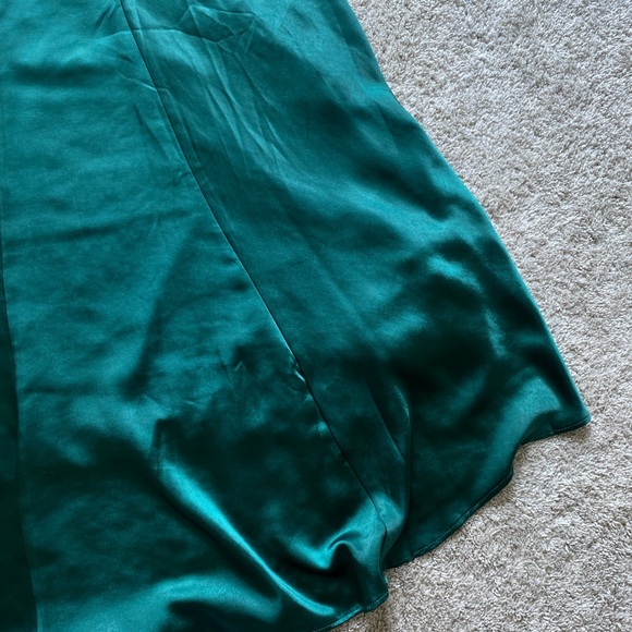 emerald green silk satin Lulu’s formal prom dress - Picture 11 of 11